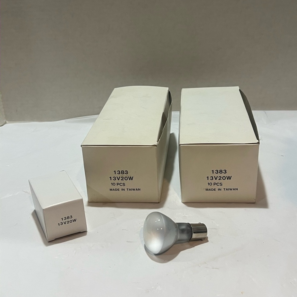 Set Of 20 Pieces Of 1383 Miniature Light Bulbs